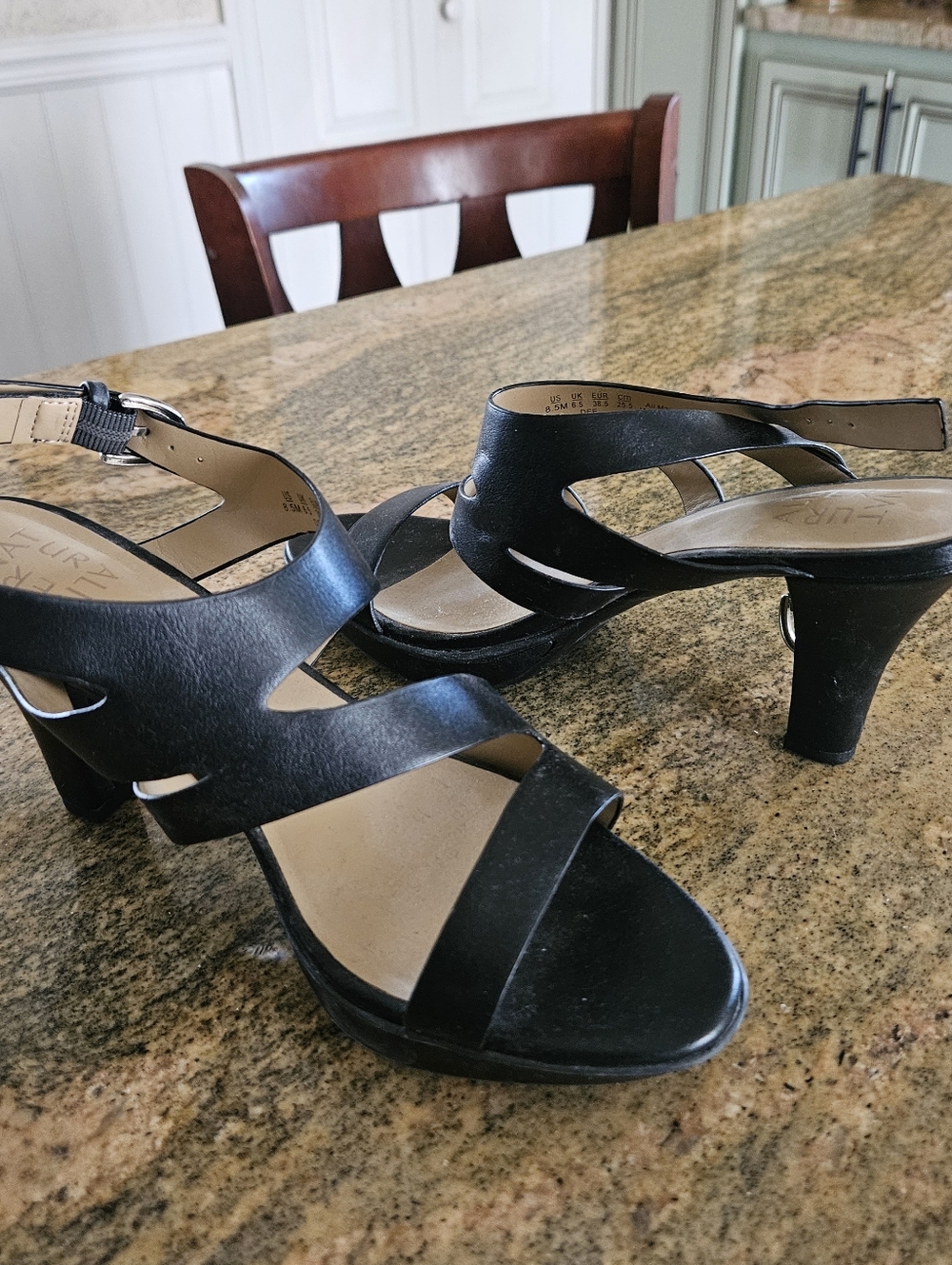 Naturalizer Black Leather Crisscross Strap Heeled Sandals Sz 8.5